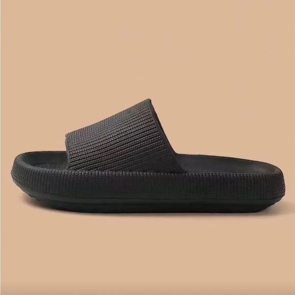Men's Classic Black Slide Sandals - Picture 4 of 5